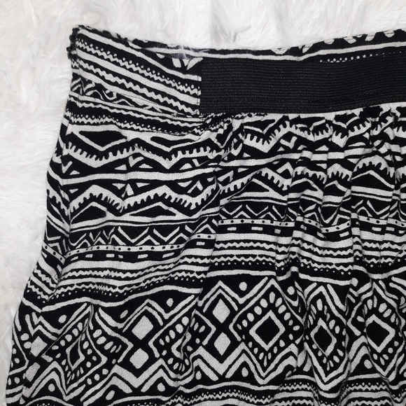 Black Print Fall Maxi Skirt - Picture 5 of 7